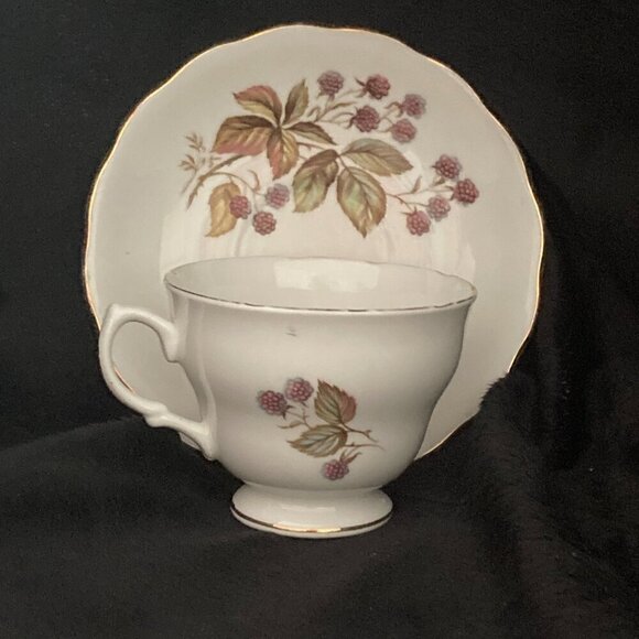 Vintage Royal Vale #7976 Black Berries And Leaves Tea Cup and Saucer - Picture 2 of 5